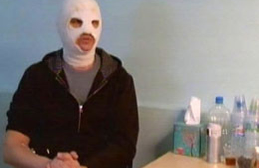 Sanatçı çekişmesi asitli saldırıya dönüştü