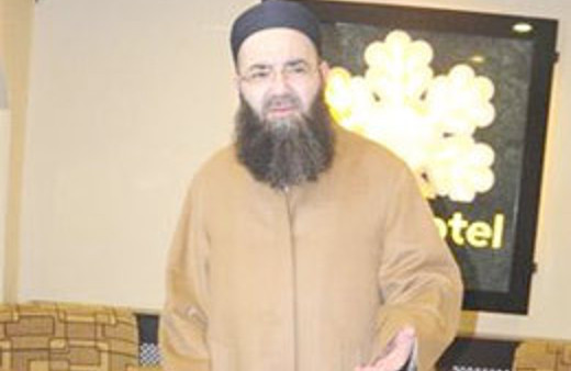 Cübbeli çarşaflı eşleriyle Uludağ'da