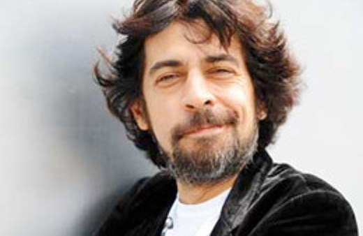 Okan Bayülgen topuklu ayakkabı giydi