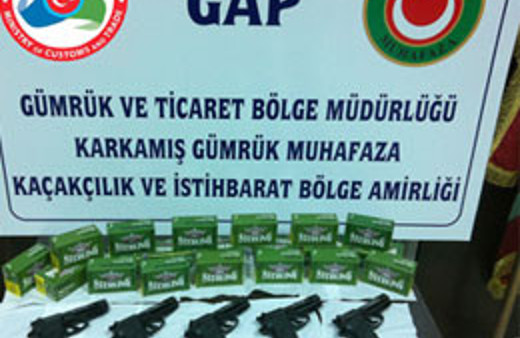 Suriyelinin aracından çıkana bak!