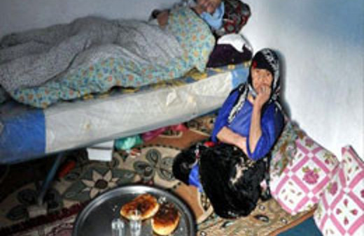 Yaşlı çift yürek yakıyor