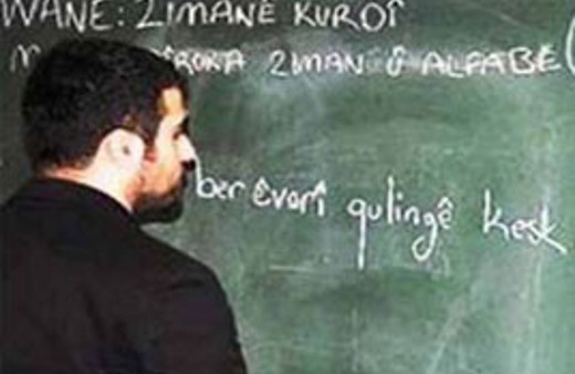 Valiler Kürtçe'yi bu kitaptan öğreniyor