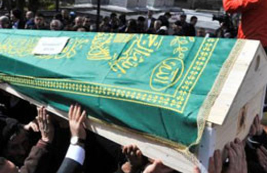 8 tabut yan yana dizildi ve...