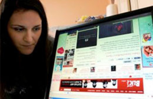 Bu kadın herşeyi tersten görüyor