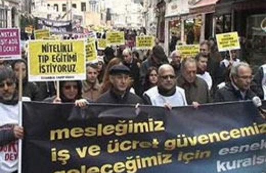Sağlık çalışanları Taksim'e yürüdü