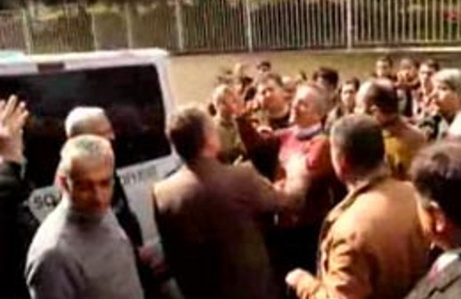 İmam cenazede boşboğazlık yapınca...