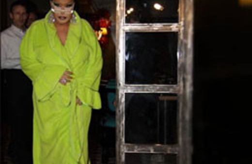 Diva bornozla çorbacıya gitti