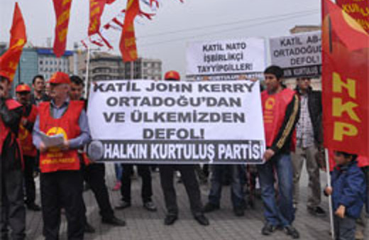 Taksim'de Kerry protestosu