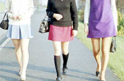 Mini etek yüzünden evini yaktı!