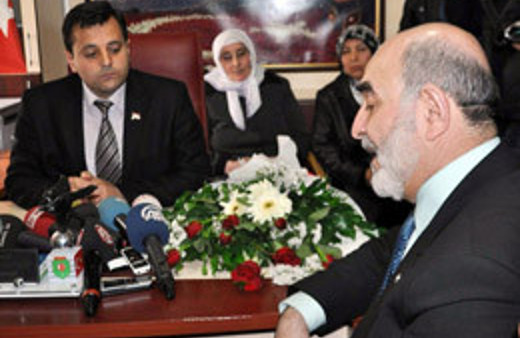 Akil İnsanlar apar topar kaçtı!