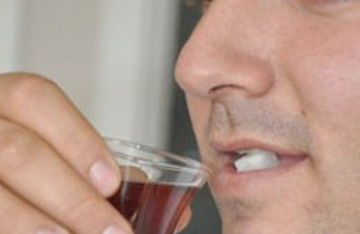 Sıcak çay içen yandı!