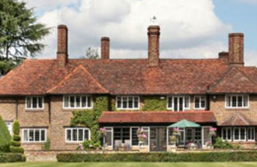 Eski Bond'un evi satılıyor