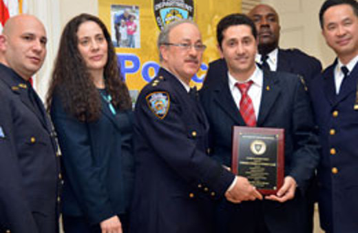 New York polisinden Türk gençlere ödül