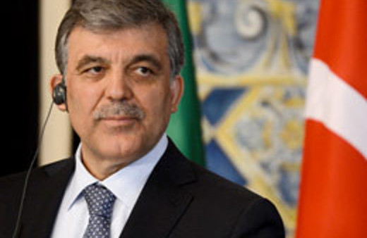 Cumhurbaşkanı Gül elinde kumandayla geziyor