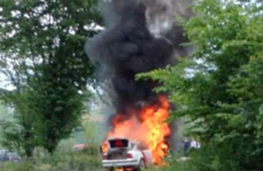 Gelin arabası alev alev yandı!