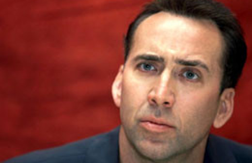 Nicolas Cage onu yanından hiç ayırmıyor