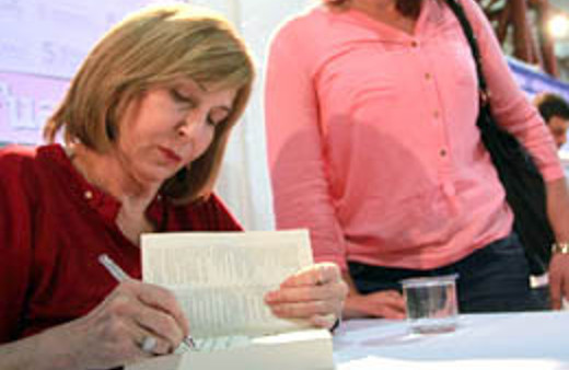 Ayşe Kulin okurlarıyla buluştu