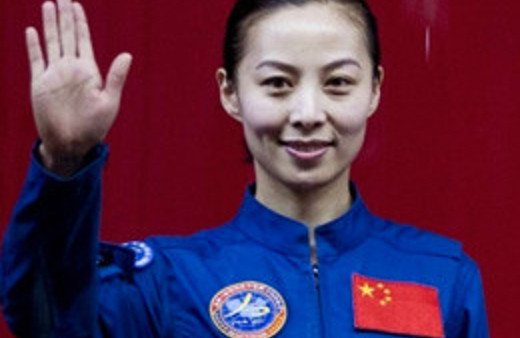 Uzaydan öğrencilere ders anlattı