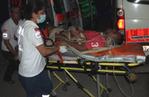 Tuvalette kendini vurdu