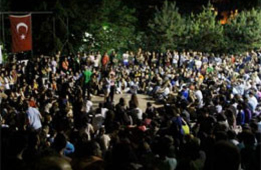 Gezi eylemcileri parkta buluştu