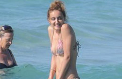 Ebru plajların da gözdesi oldu