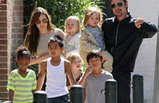 Angelina çocuğa doymuyor