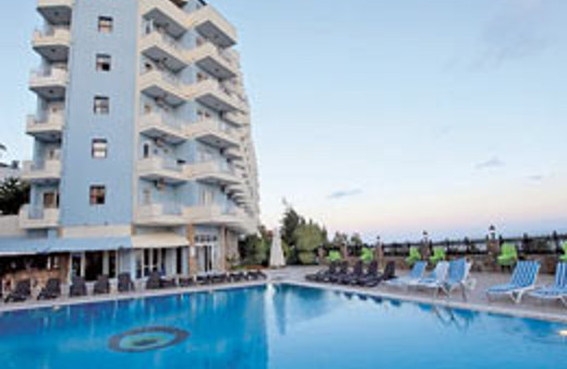 Haşemalı tatilciler havuzdan çıkarıldı