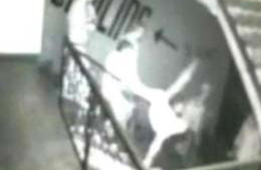 Merdivenden ölüme düştü!