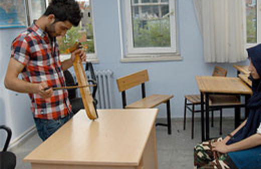 Kemençe öğretmenine şaşırtan ceza!