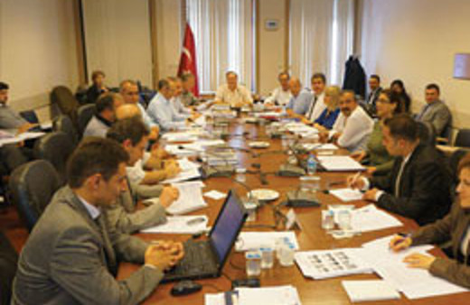 Anayasada ilk dört madde kavgası sürüyor