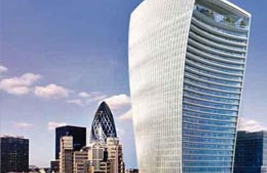 Gökdelenin ışıkları lüks Jaguar'ı eritti