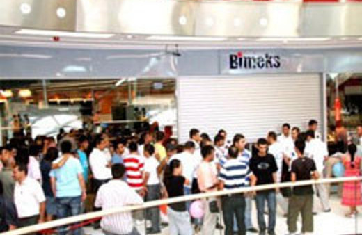 Hakkari'de ilk kez teknoloji mağazası açıldı