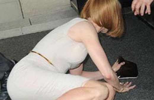 Nicole Kidman yere kapaklandı