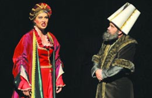 Hürrem Sultan'ın kaftanında içki krizi!