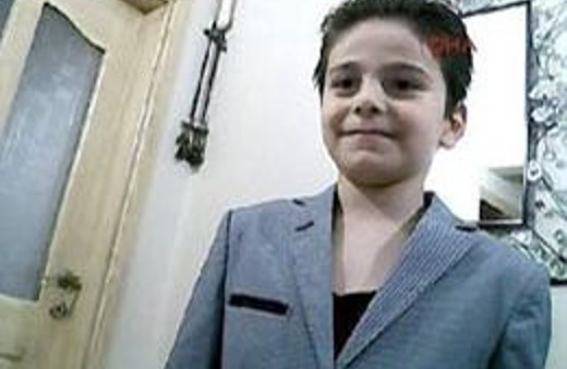 Okul kapısının altında kaldı