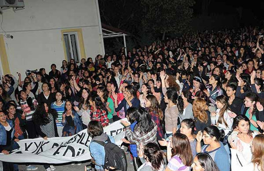 Kız yurdunda erkek destekli eylem!