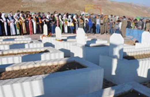 BDP'lilerden PKK mezarlığına bayram ziyareti