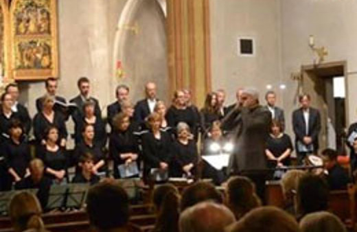 Kilisede ezan krize neden oldu