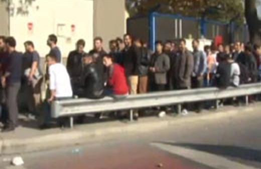 Askerlik şubesi önünde uzun kuyruk