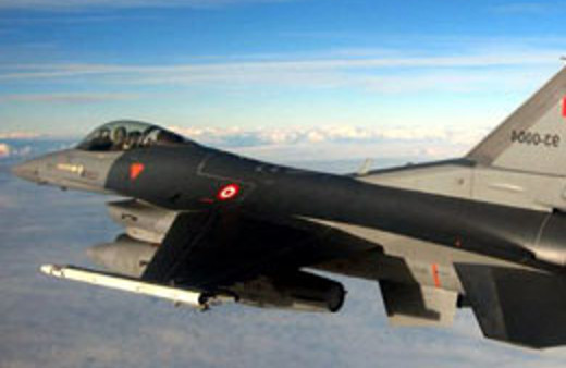 Türk F-16'lar 'Alarm' koduyla kalktı