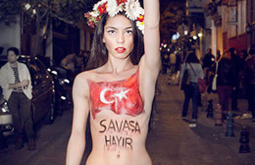 Femen Türkiye'den Kur'an'a hakaret!