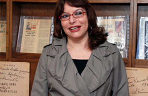 Başörtülü vekile şok hakaret!