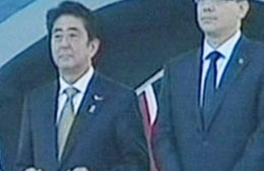 Japon başbakanı da el açtı dua etti