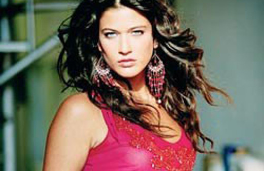 Berrak Tüzünataç için yakalama emri