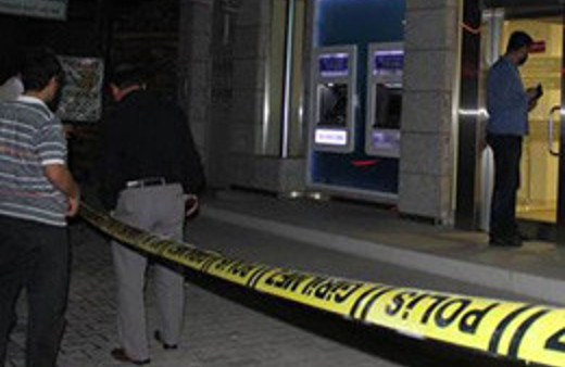 Banka soydu halk otobüsüyle kaçtı!