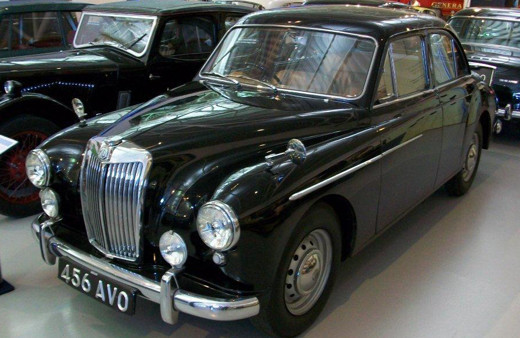 Klasik otomobil müzesi Ataşehir'de açıldı