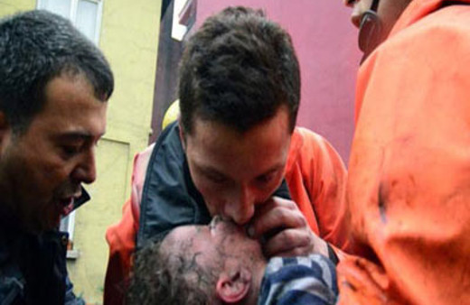 İtfaiye erinden hayat öpücüğü!