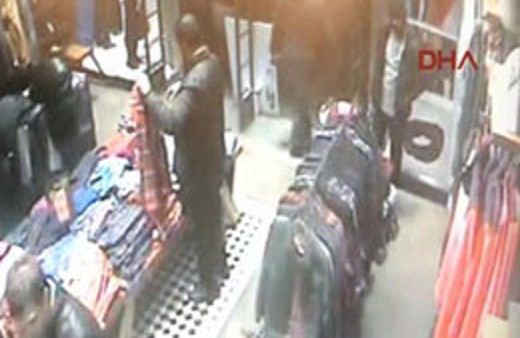 İstiklal'de hırsız-polis kovalamacası