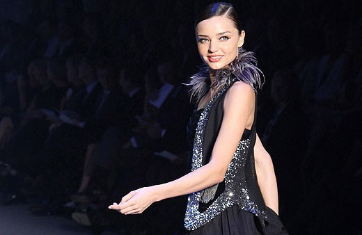 Miranda Kerr servet taşıyacak
