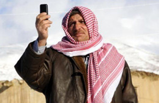 Tepsiyle hayata bağlanıyorlar